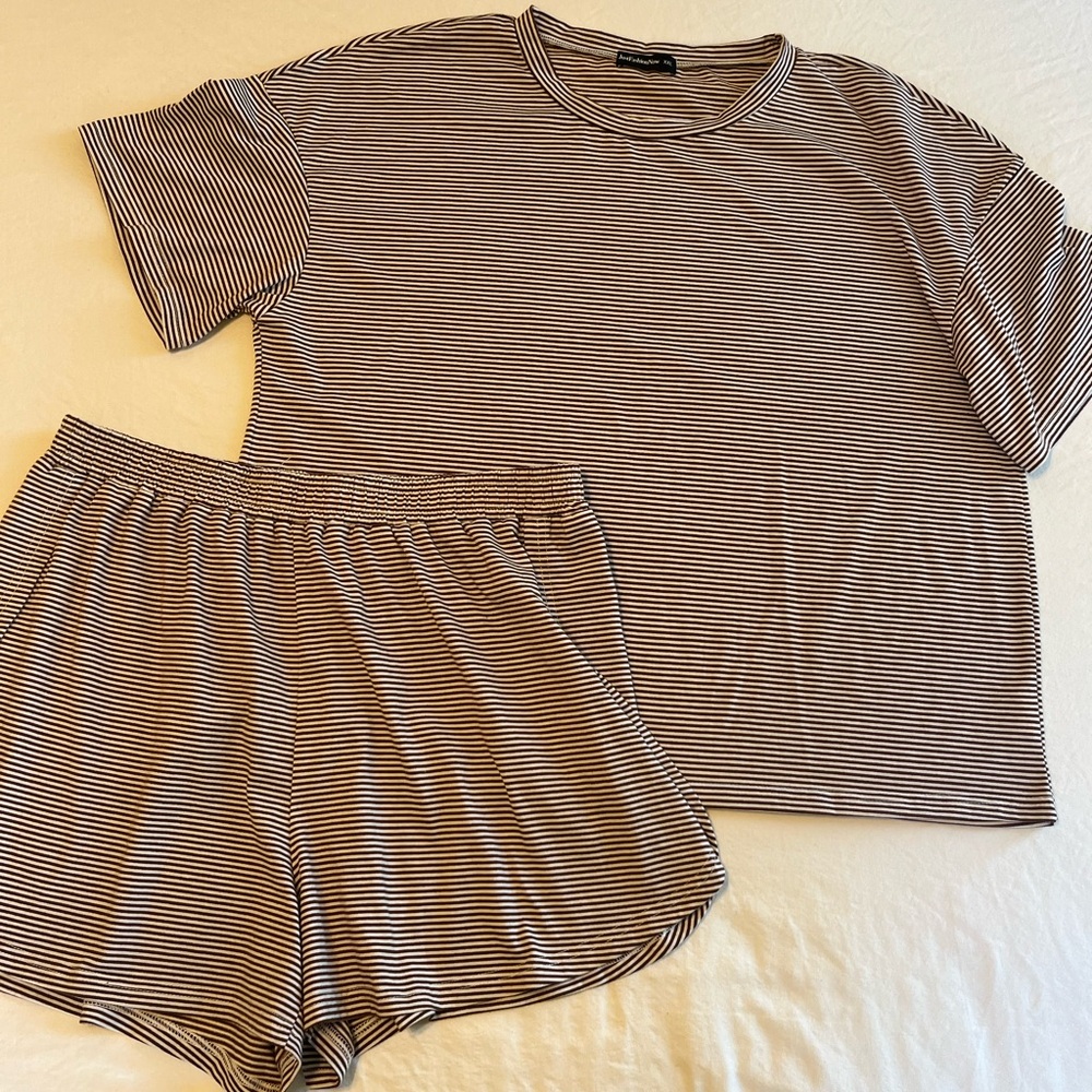 Striped Women's Sleepwear Set - Brown and White
